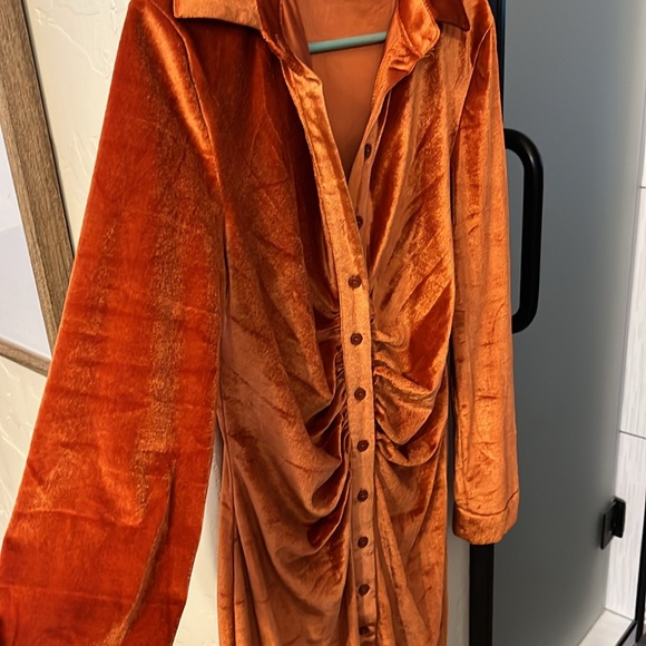 Velvet orange ruched slip on dress - Picture 3 of 3